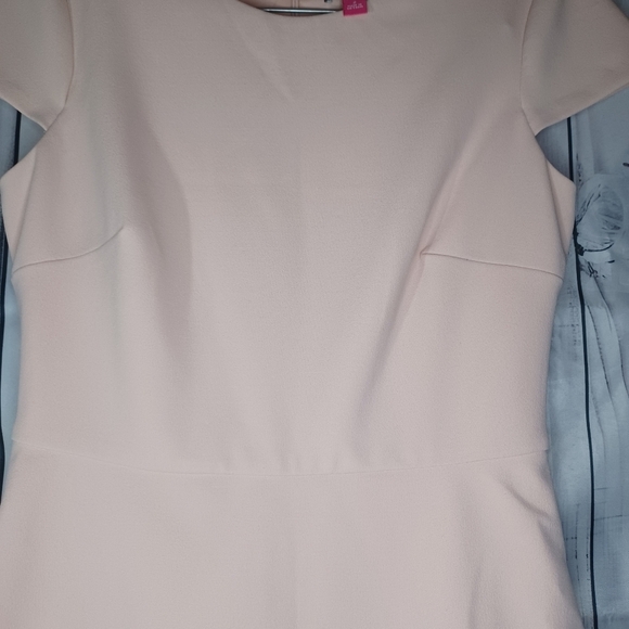 Vince Camuto Elegant Pink Scalloped short sleeve Dress - Picture 7 of 12